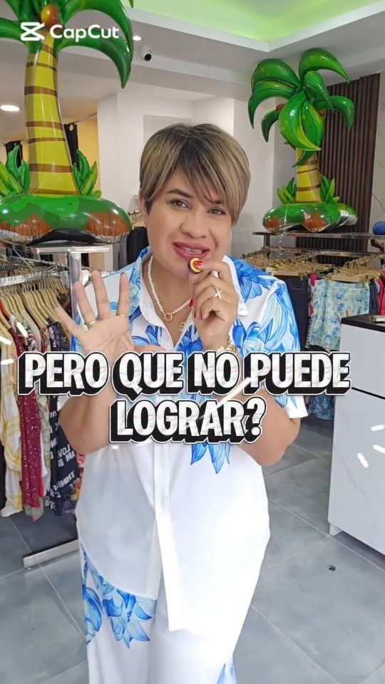 Interior de la boutique Espinta con ropa nueva